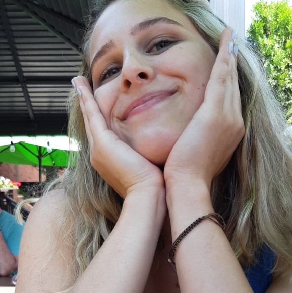 Meet your Posher, Katie - Picture 1 of 1